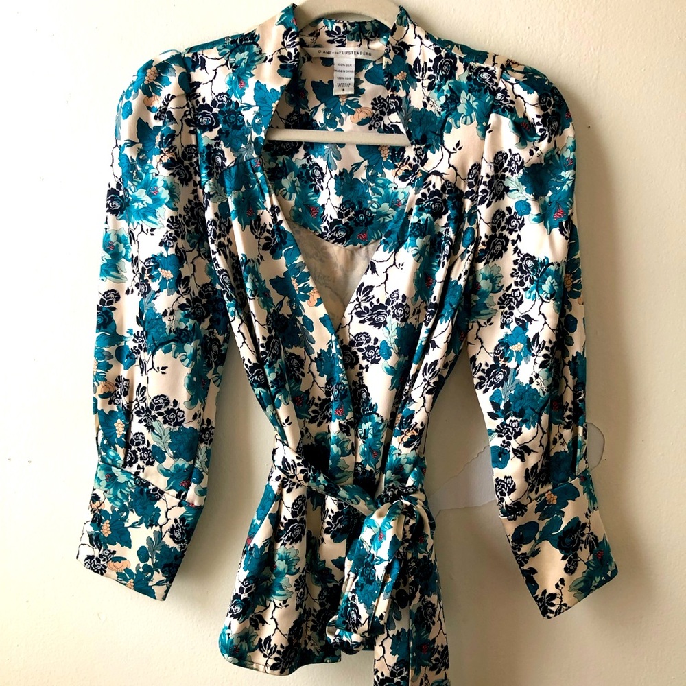💚💙Diane von Furstenberg silk wrap top💙💚